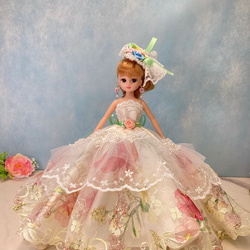 フンワリレースと綺麗な刺繍レースのドレス〜パニエ付き〜 リカちゃん