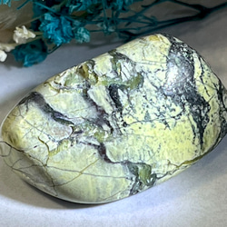 旅守り✨　サーペンティン　蛇紋石　原石　タンブル 1枚目の画像
