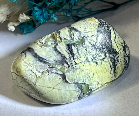 旅守り✨　サーペンティン　蛇紋石　原石　タンブル 1枚目の画像