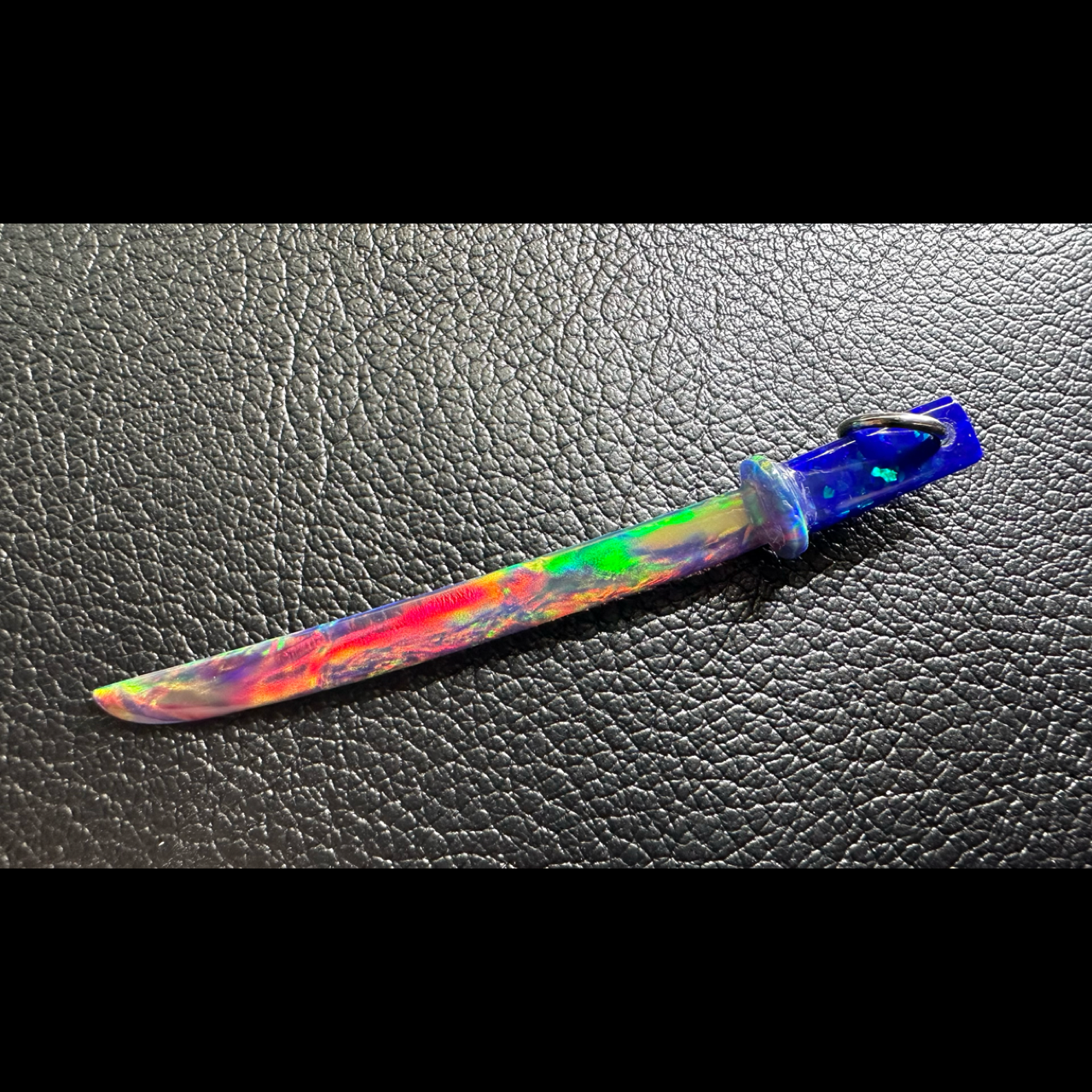 日本刀（妖刀）ペンダント　ハイオパ（ハイブリッドオパール）