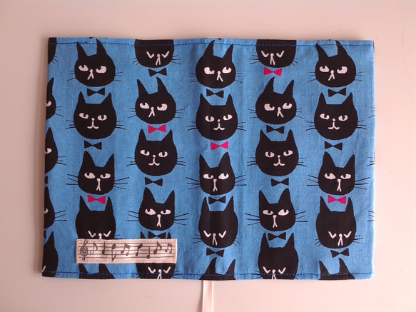 文庫本カバー（黒猫蝶ネクタイ、ブルー、タグ） 2枚目の画像