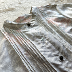 大島紬のピンタックブラウス　バンドカラー　着物リメイク 4枚目の画像