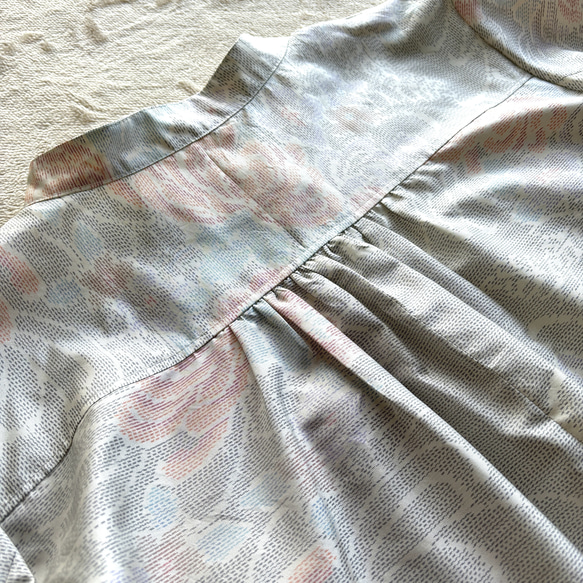 大島紬のピンタックブラウス　バンドカラー　着物リメイク 7枚目の画像