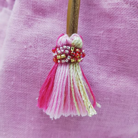 丸底コロン手持ちバッグミニ　Sakura　ビーズ刺繍タッセル　 3枚目の画像
