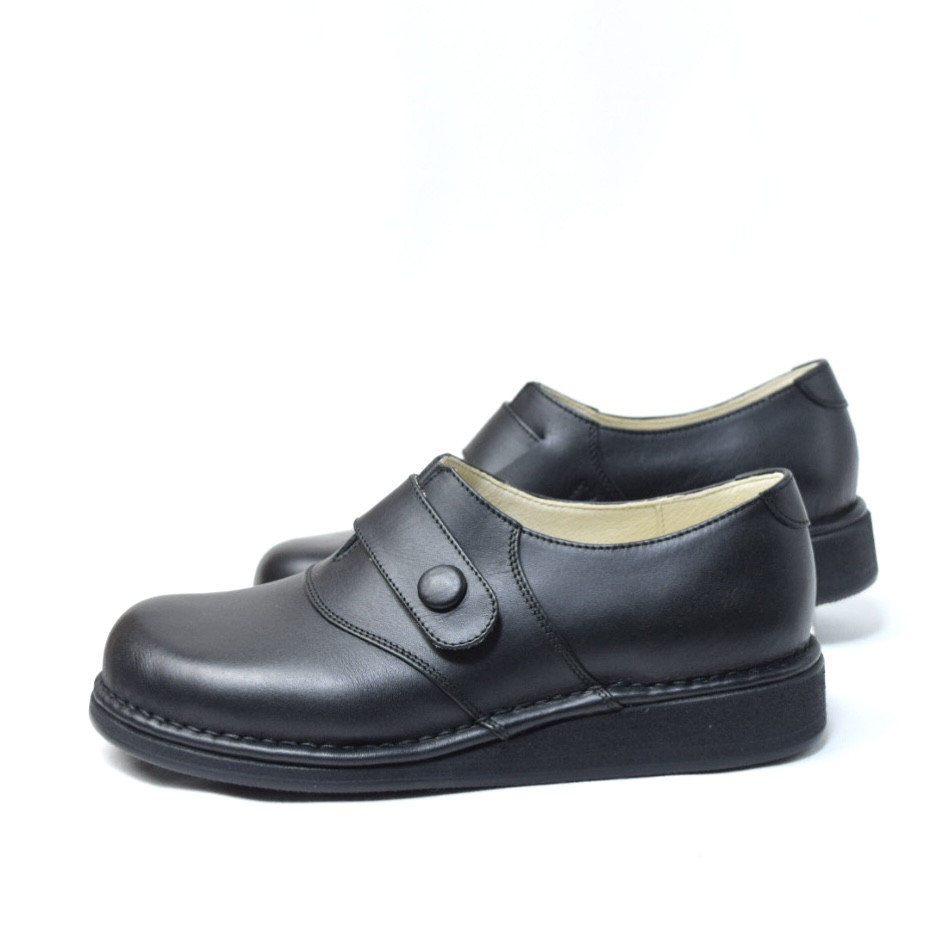 《B》オーダーメイドの革靴 毎日履きたい心地良さ 自分好みに選べる楽しさ　ドットボタンストラップ　B-25