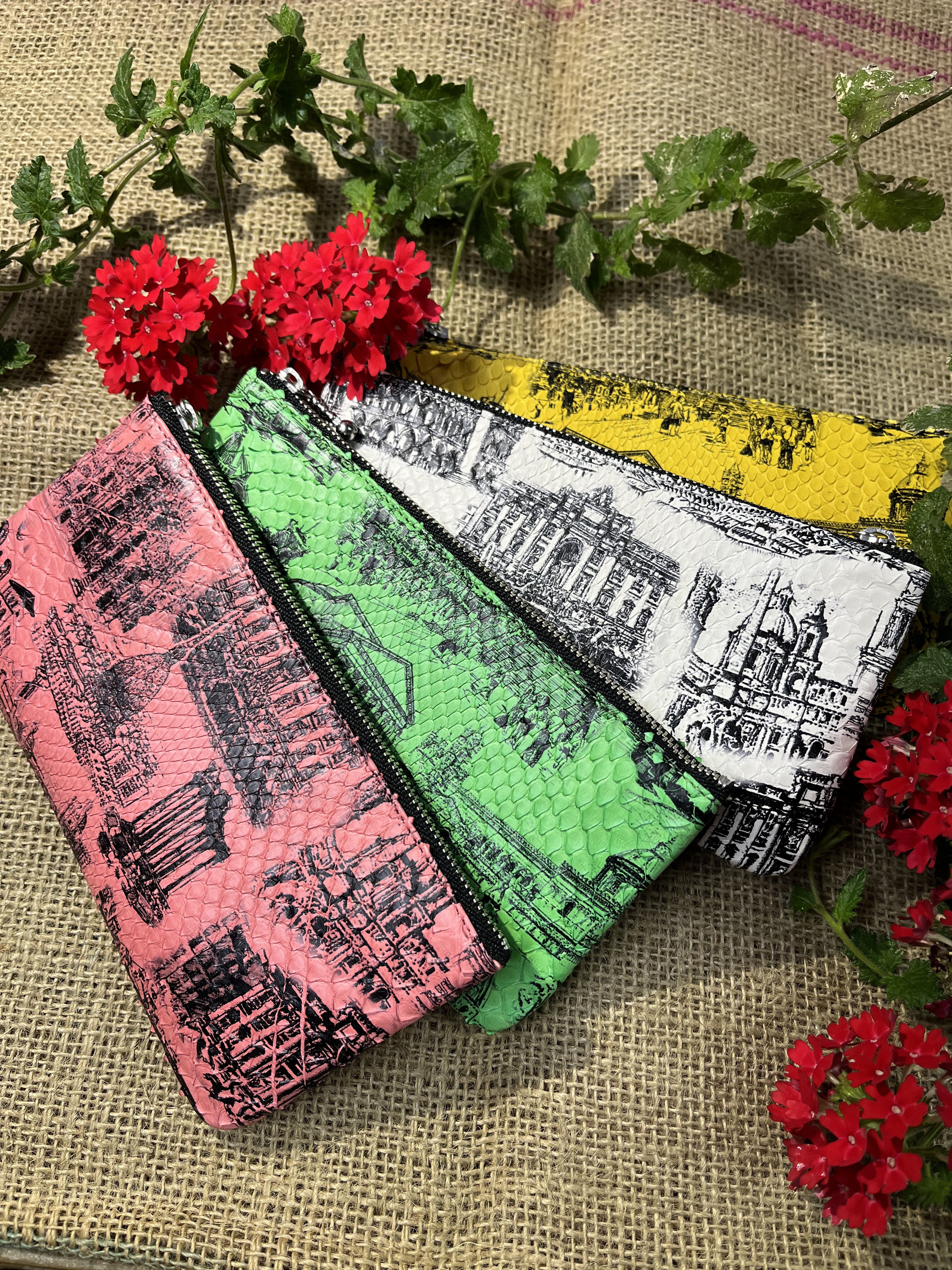 （特別価格）イタリア蛇革プリントで長財布(ファスナー18cm)