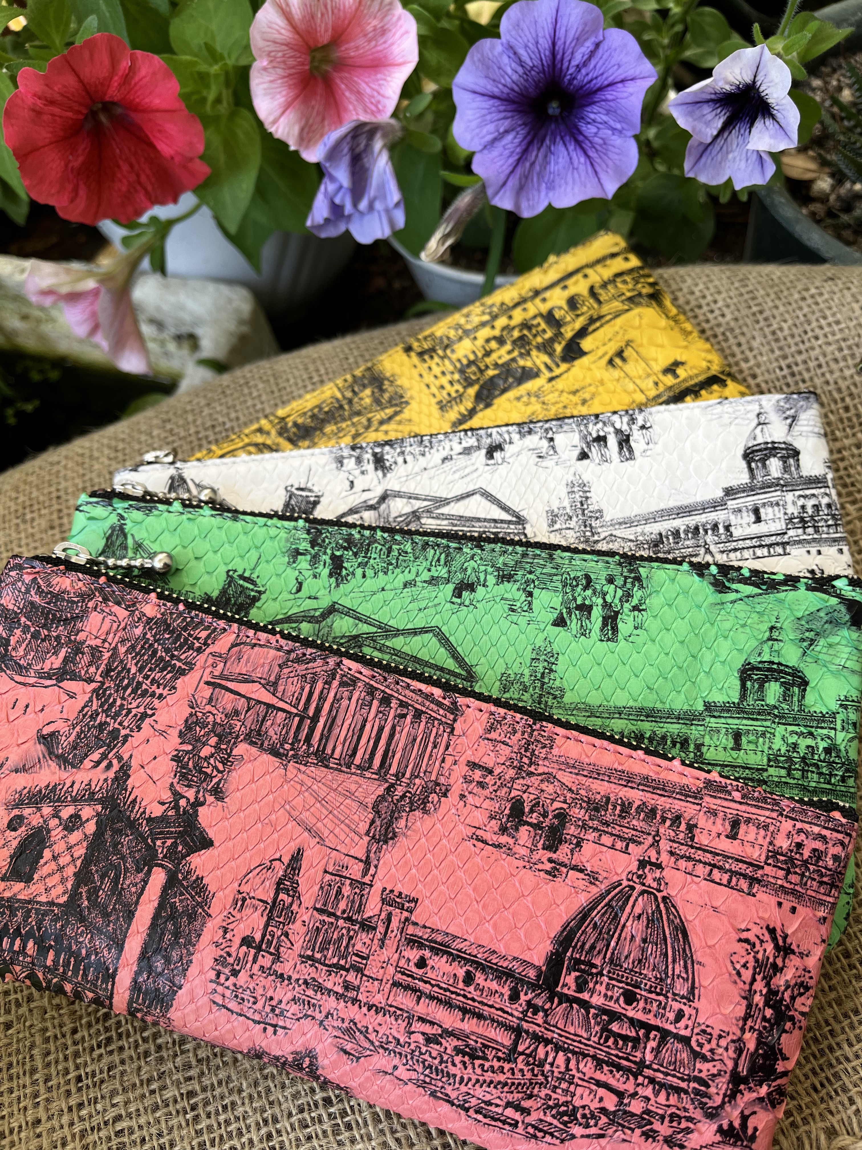 （特別価格）イタリア蛇革プリントで長財布(ファスナー20cm)