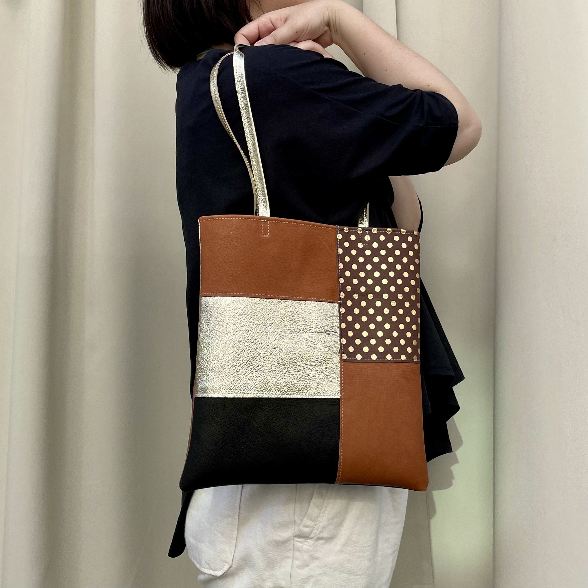 【新作】ピッグスキンのフラットバッグ　みずたまチョコレート