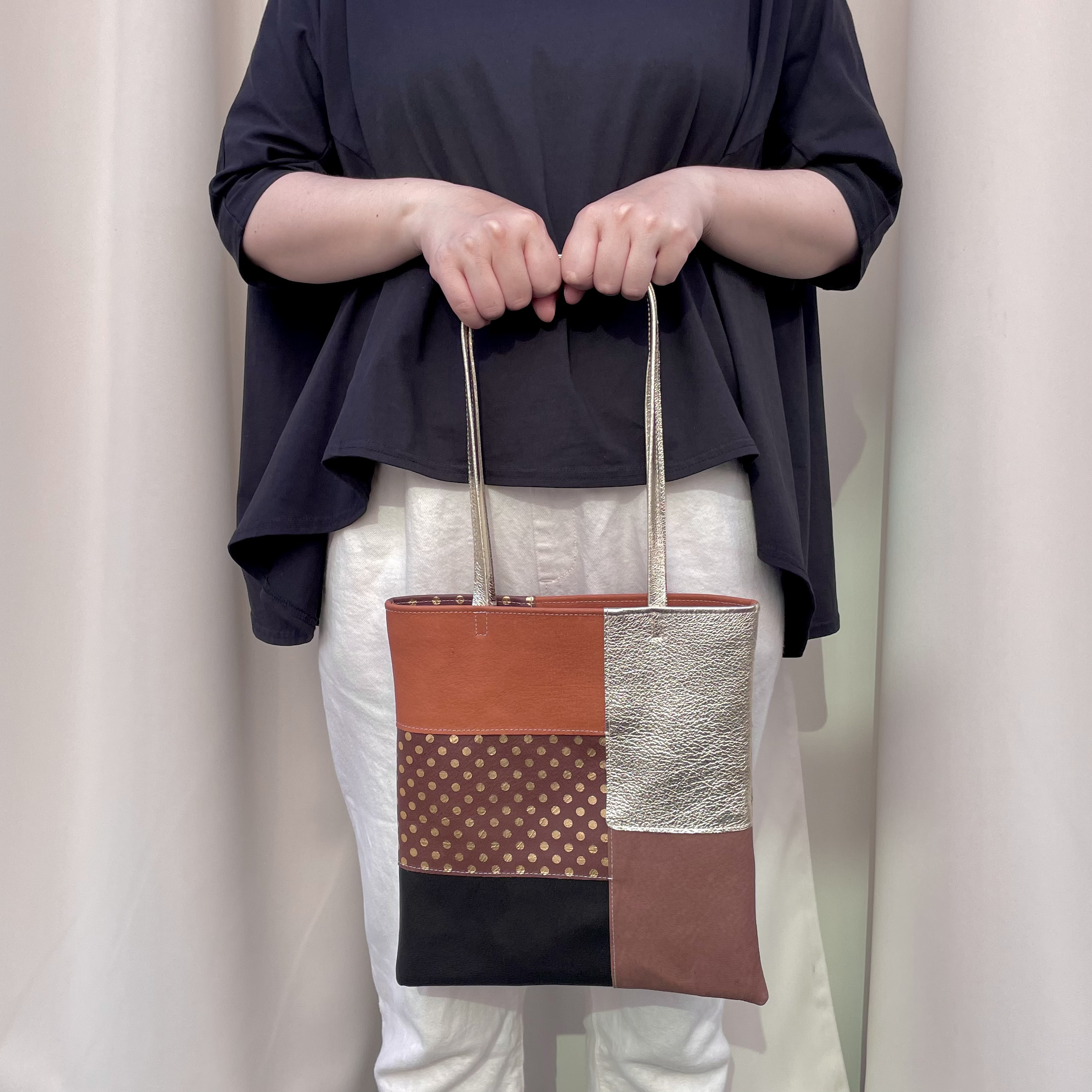 【新作】ピッグスキンのフラットバッグ　みずたまチョコレート