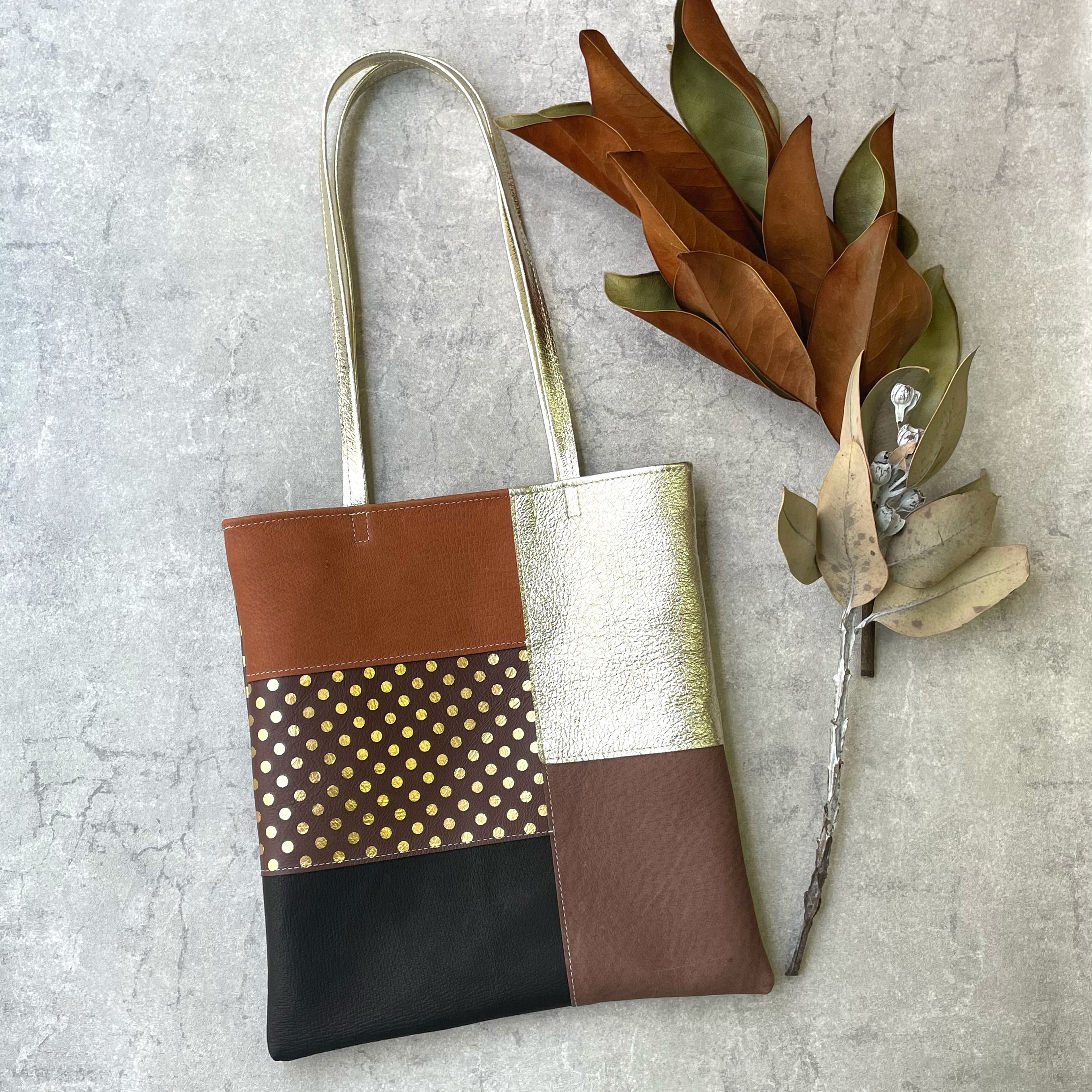 【新作】ピッグスキンのフラットバッグ　みずたまチョコレート