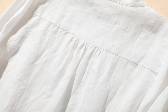 採用優質亞麻布料製成的襯衫，具有自然紋理 四分之三袖襯衫 白色 240503-1 第10張的照片