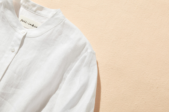 採用優質亞麻布料製成的襯衫，具有自然紋理 四分之三袖襯衫 白色 240503-1 第3張的照片