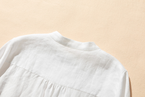 採用優質亞麻布料製成的襯衫，具有自然紋理 四分之三袖襯衫 白色 240503-1 第9張的照片