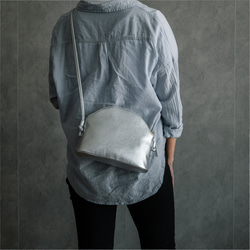 Pochette，優質真皮，簡約，迷你包，成人使用，小巧，簡約，優雅[銀色] 第3張的照片