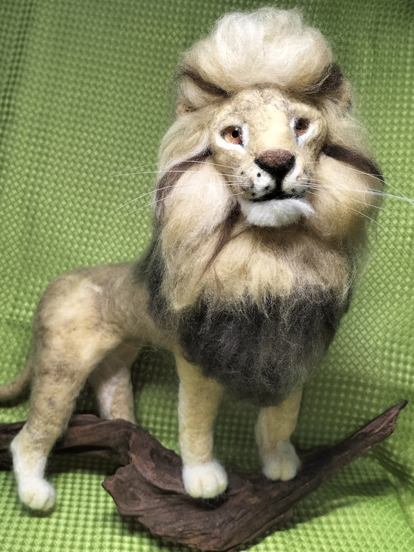 羊毛フェルト木にまたがるライオン 羊毛フェルト かよ 通販 羊毛フェルト木にまたがるライオン 羊毛フェルト かよ 通販