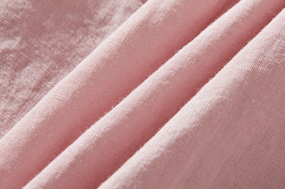採用優質亞麻布料製成的襯衫，具有自然紋理 四分之三袖襯衫 淺粉色 240503-4 第12張的照片