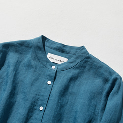 採用優質亞麻布料製成的襯衫，具有天然紋理 四分之三袖襯衫 孔雀藍 240503-5 第2張的照片