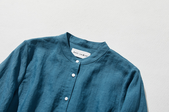 採用優質亞麻布料製成的襯衫，具有天然紋理 四分之三袖襯衫 孔雀藍 240503-5 第2張的照片
