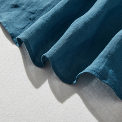 ナチュラルな風合いを持つ、上質な麻生地で仕立てたブラウス　七分袖ブラウス　孔雀青　240503-5 11枚目の画像
