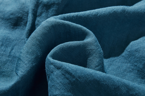 採用優質亞麻布料製成的襯衫，具有天然紋理 四分之三袖襯衫 孔雀藍 240503-5 第13張的照片