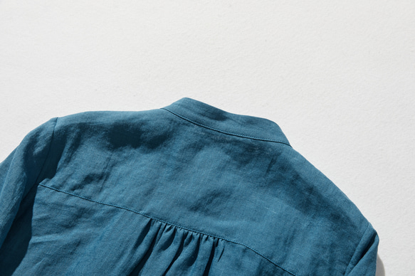 採用優質亞麻布料製成的襯衫，具有天然紋理 四分之三袖襯衫 孔雀藍 240503-5 第9張的照片