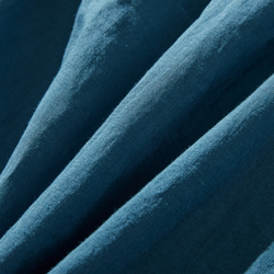 ナチュラルな風合いを持つ、上質な麻生地で仕立てたブラウス　七分袖ブラウス　孔雀青　240503-5 12枚目の画像