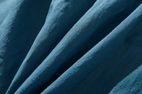 採用優質亞麻布料製成的襯衫，具有天然紋理 四分之三袖襯衫 孔雀藍 240503-5 第12張的照片