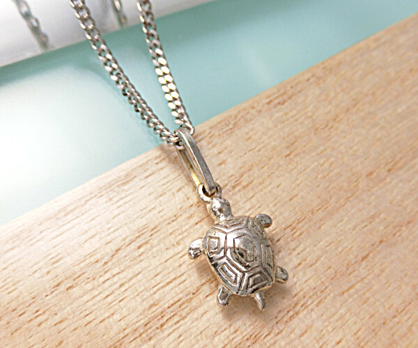 ：銀製ミニ亀ペンダント　＊長寿の象徴　　◎日本製   お正月ハンドメイド2026