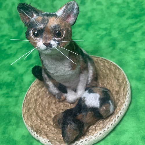 寝てる猫 陶器製置物 【作者不明】