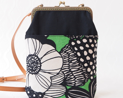 ＊ハンドメイド＊ショルダーがま口バッグ刺繍レース・ブラックとグレー北欧風花柄２点 ハンドメイド＊ショルダーがま口バッグ刺繍レース・ブラックと