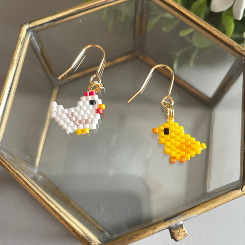 ニワトリとヒヨコの親子ピアス
