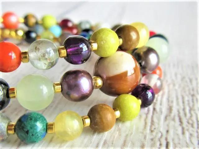 【A８】　オーラネックレス　約20色石　ブラウン貝パール　天然石　天然石ビーズアクセサリー