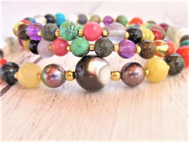 【A９】　オーラネックレス　オーラカラー　約20色石　グレー貝パール　天然石　天然石ビーズアクセサリー