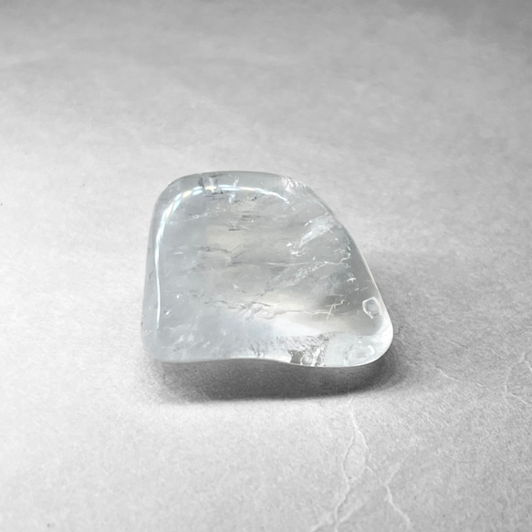 Minas Gerais crystal tumble/ミナスジェライス州水晶タンブル 14：ミルキー(レインボーあり) 2枚目の画像