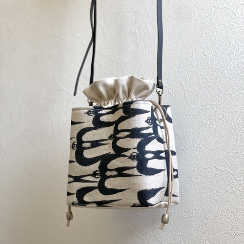 ⚮̈ミナペルホネン hello swallow ネリオバッグ あおり巾着バッグ  