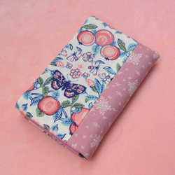 カードケース　リバティプリント使用　オフホワイト蝶々花柄とピンク小花柄 2枚目の画像