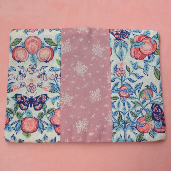 カードケース　リバティプリント使用　オフホワイト蝶々花柄とピンク小花柄 3枚目の画像