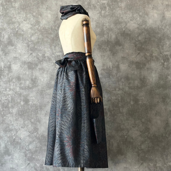 【一点モノ】大島紬 着物リメイク ギャザー スカート & スヌード 〜 四季 で心地良い 上質 絹 100% 〜 of the your made can it 100% Oshima Tsumugi has pattern It also as 一点モノ 大島紬 着物リメイク ギャザー スカート スヌード 四季 で心地良い 上質 using chrysanthemum in and on elastic waist The is You by around same UV rays be used measure against from rubber