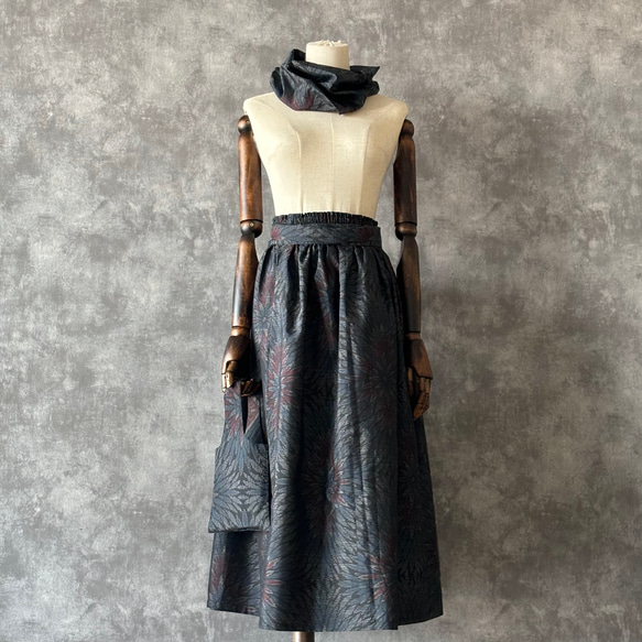 【一点モノ】大島紬 着物リメイク ギャザー スカート & スヌード 〜 四季 で心地良い 上質 絹 100% 〜 of the your made can it 100% Oshima Tsumugi has pattern It also as 一点モノ 大島紬 着物リメイク ギャザー スカート スヌード 四季 で心地良い 上質 using chrysanthemum in and on elastic waist The is You by around same UV rays be used measure against from rubber