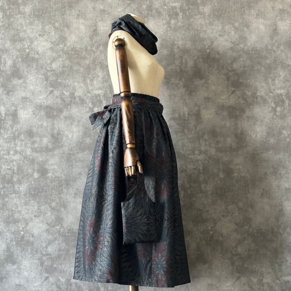 【一点モノ】大島紬 着物リメイク ギャザー スカート & スヌード 〜 四季 で心地良い 上質 絹 100% 〜 of the your made can it 100% Oshima Tsumugi has pattern It also as 一点モノ 大島紬 着物リメイク ギャザー スカート スヌード 四季 で心地良い 上質 using chrysanthemum in and on elastic waist The is You by around same UV rays be used measure against from rubber