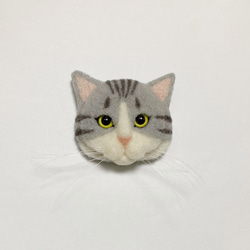 羊毛フェルト 猫ブローチ サバトラ白 1枚目の画像