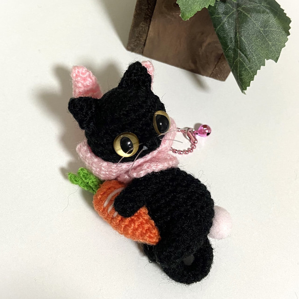 ニンジンうさぎフードの黒猫【選べる】あみぐるみ♡受注製作品 8枚目の画像