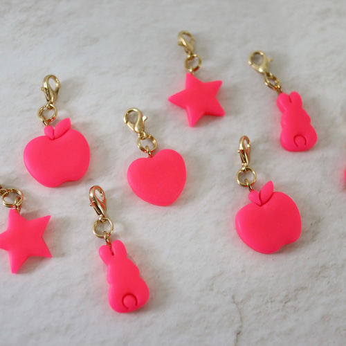 ミニチャーム りんご うさぎ 星 ハート ネオンピンク ポリマークレイ