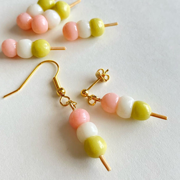 792 1点のみ✨ 3色団子(*´˘`*)♡ ピアス イヤリングでも 三色団子のピアス＊イヤリング ピアス（フック・チェーン） マシュマロ