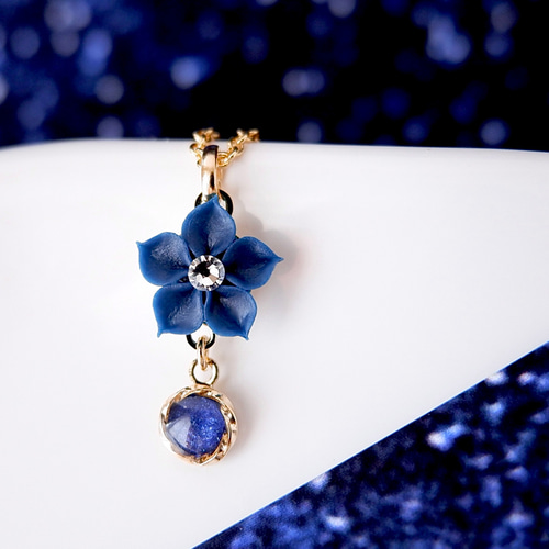 ネイビーブルーの小さな星空花ネックレス(受注制作) universe series