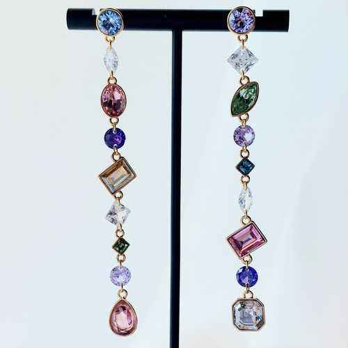 【スワロクリスタル】マルチカラーロングピアス スワロクリスタル】マルチカラーロングピアス ピアス（スタッド・一粒