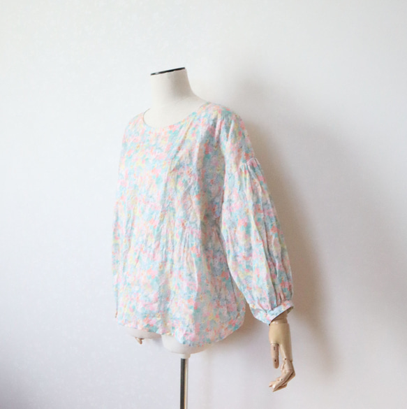 リバティリネン　ホリーホックスのふんわり袖ブラウス        Ω 人気・おすすめ｜売れ筋商品・話題商品におすすめ コスパ重視 安心配送 コスパ重視