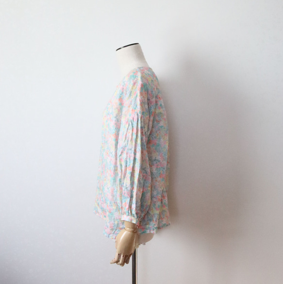 リバティリネン　ホリーホックスのふんわり袖ブラウス        Ω 人気・おすすめ｜売れ筋商品・話題商品におすすめ コスパ重視 安心配送 コスパ重視