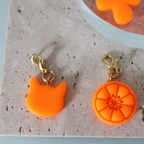 ミニチャーム ねこ オレンジ きのこ おばけ ネオンオレンジ ポリマー