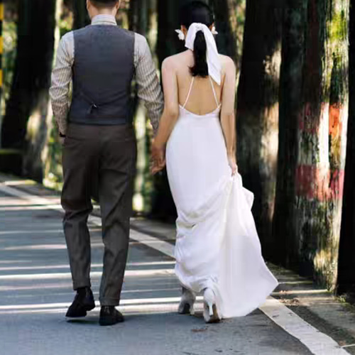 サテンの魚の尾の軽い ウエディングドレス 2024新型花嫁 フランス式の  